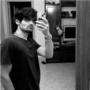 Laureato con lode in fisarmonica. Offro lezioni di fisarmonica, piano, armonia, solfeggio, storia della musica e canto corale